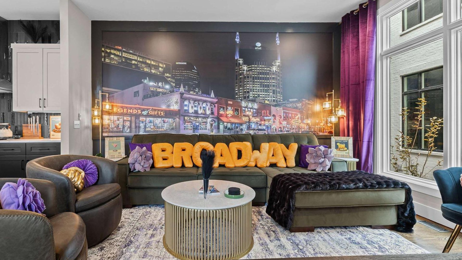 2 Side By Side Units Roof Decks Karaoke Murals Holiday home