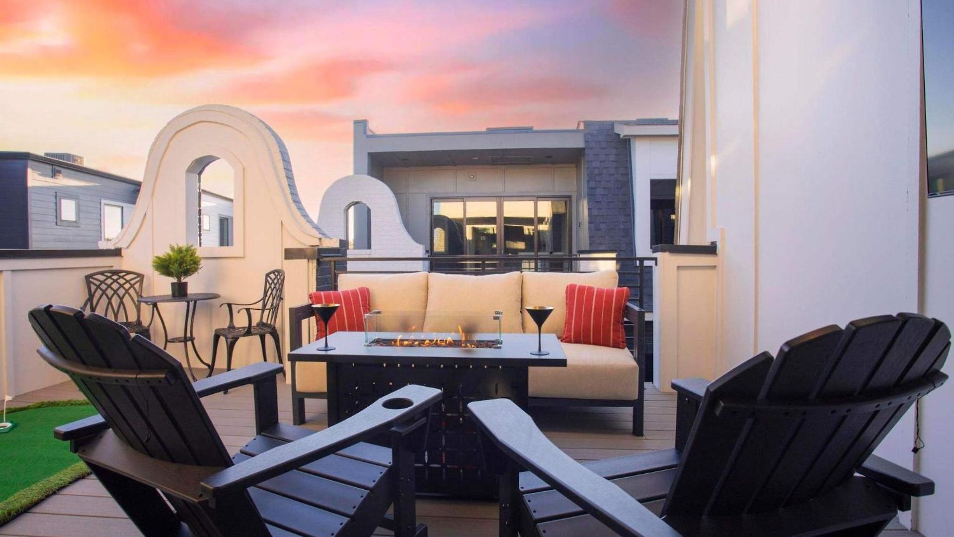 2 Homes! Broadway Views, Rooftops & Karaoke Nashville