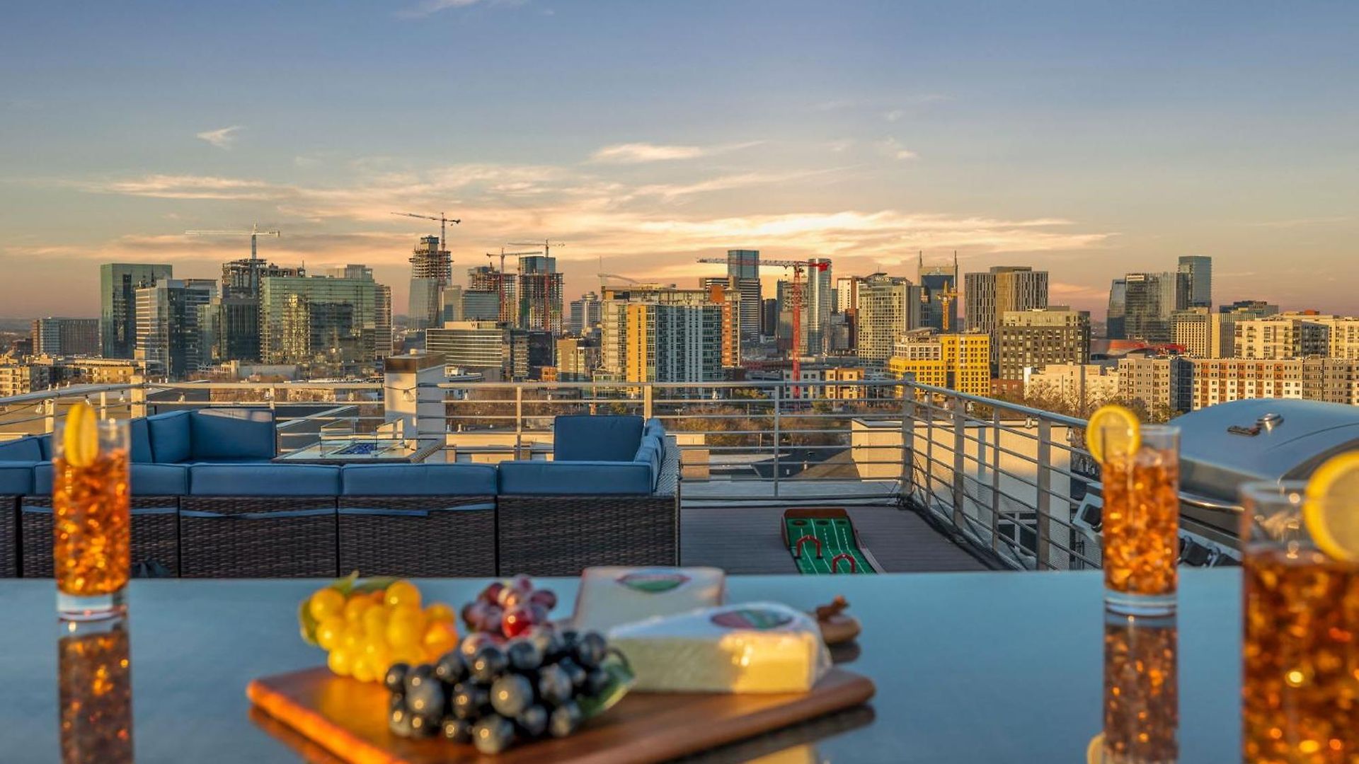 The Skyline Social - Retreat & Private Rooftop Holiday home *