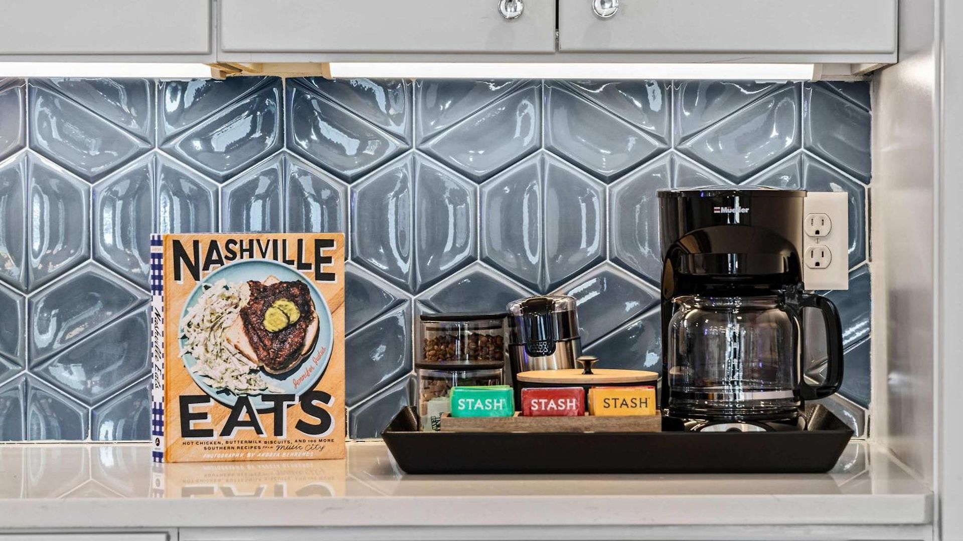 Nash Skyline Views Rooftop With Fire Pit Grill Holiday home