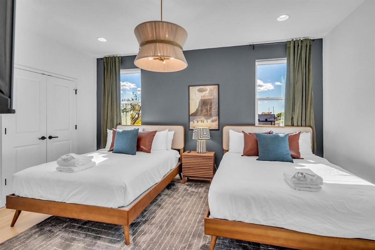Stylish 5br Retreat W Rooftop Hot Tub * Nashville