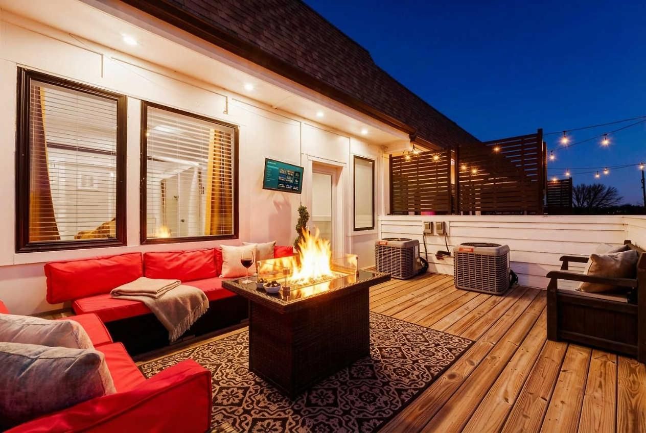 Private With Rooftop Game Near Downtown