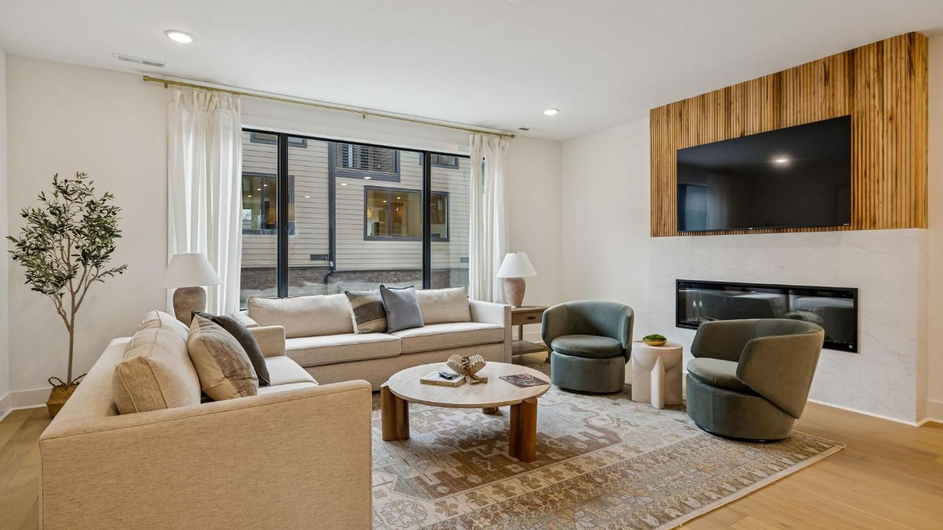 Chic Nash Townhouse Rooftop Patio And Views *