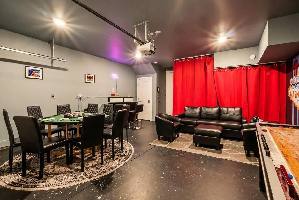 Private With Rooftop Game Near Downtown * Nashville