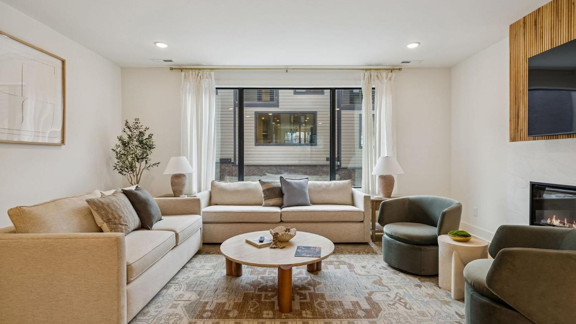 Holiday home Chic Nash Townhouse Rooftop Patio And Views *