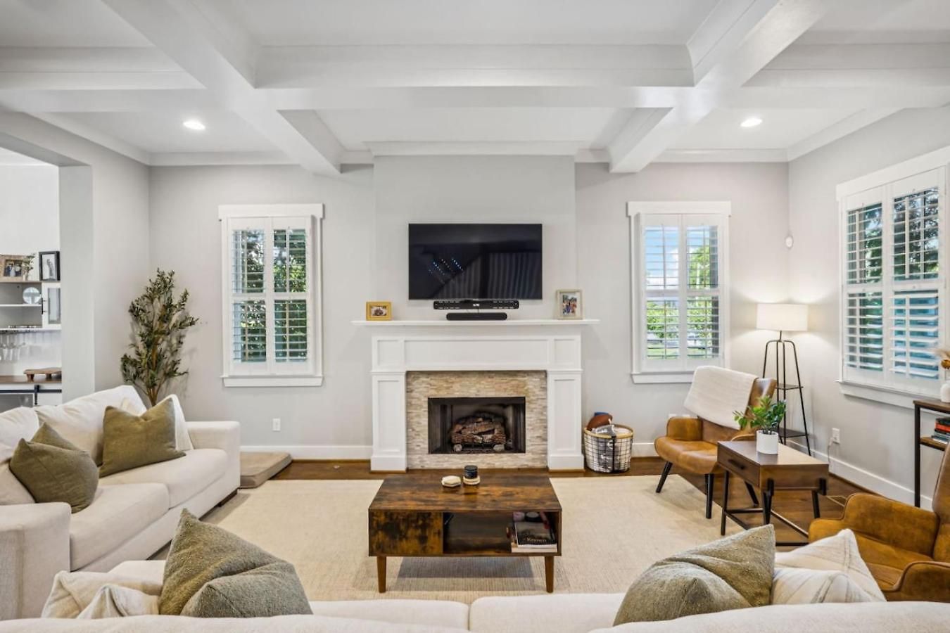 Walk To 12 South And Restaurants With Garage And Golf Simulator Holiday home Nashville
