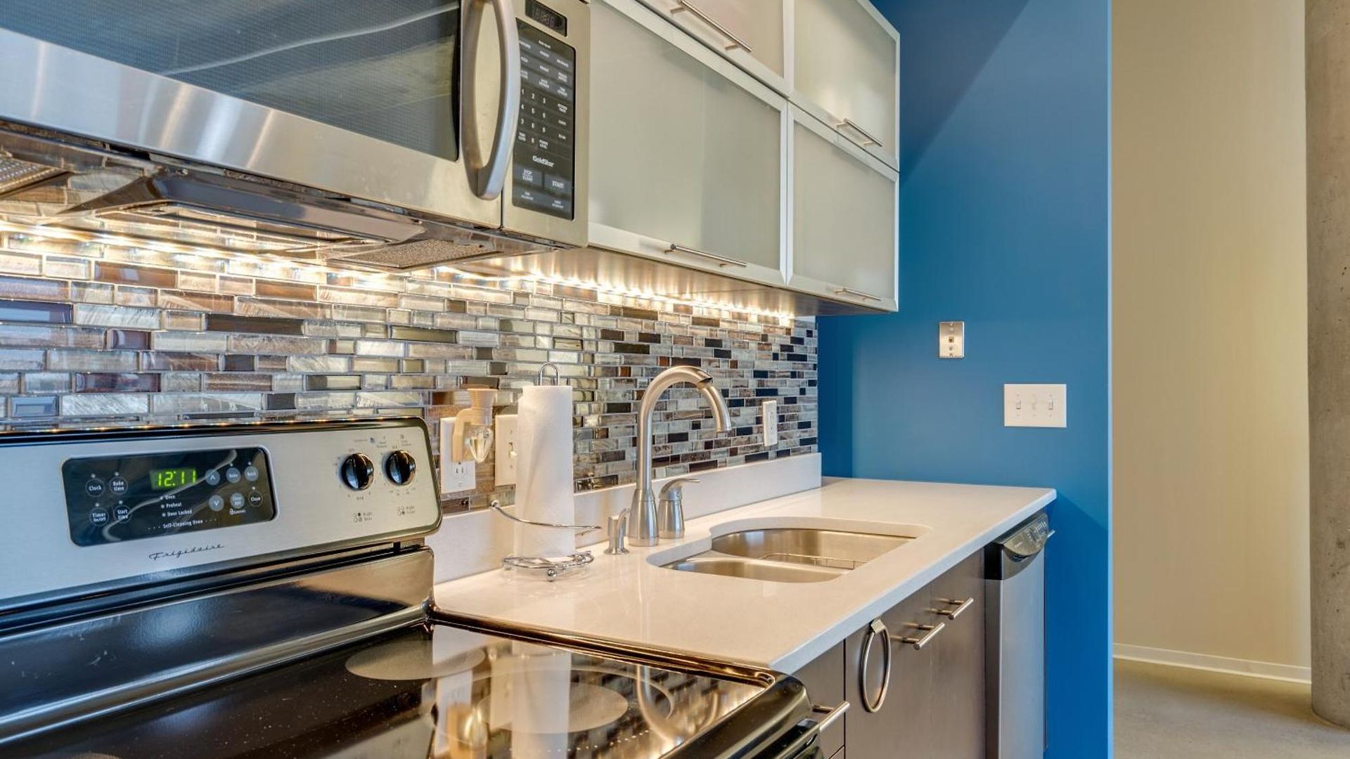Floor Living 1br 30 Day Min With Rooftop Deck * Nashville