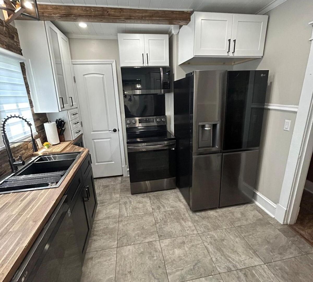 Holiday home Away From Mlnutes! To Broadway & Stadium *