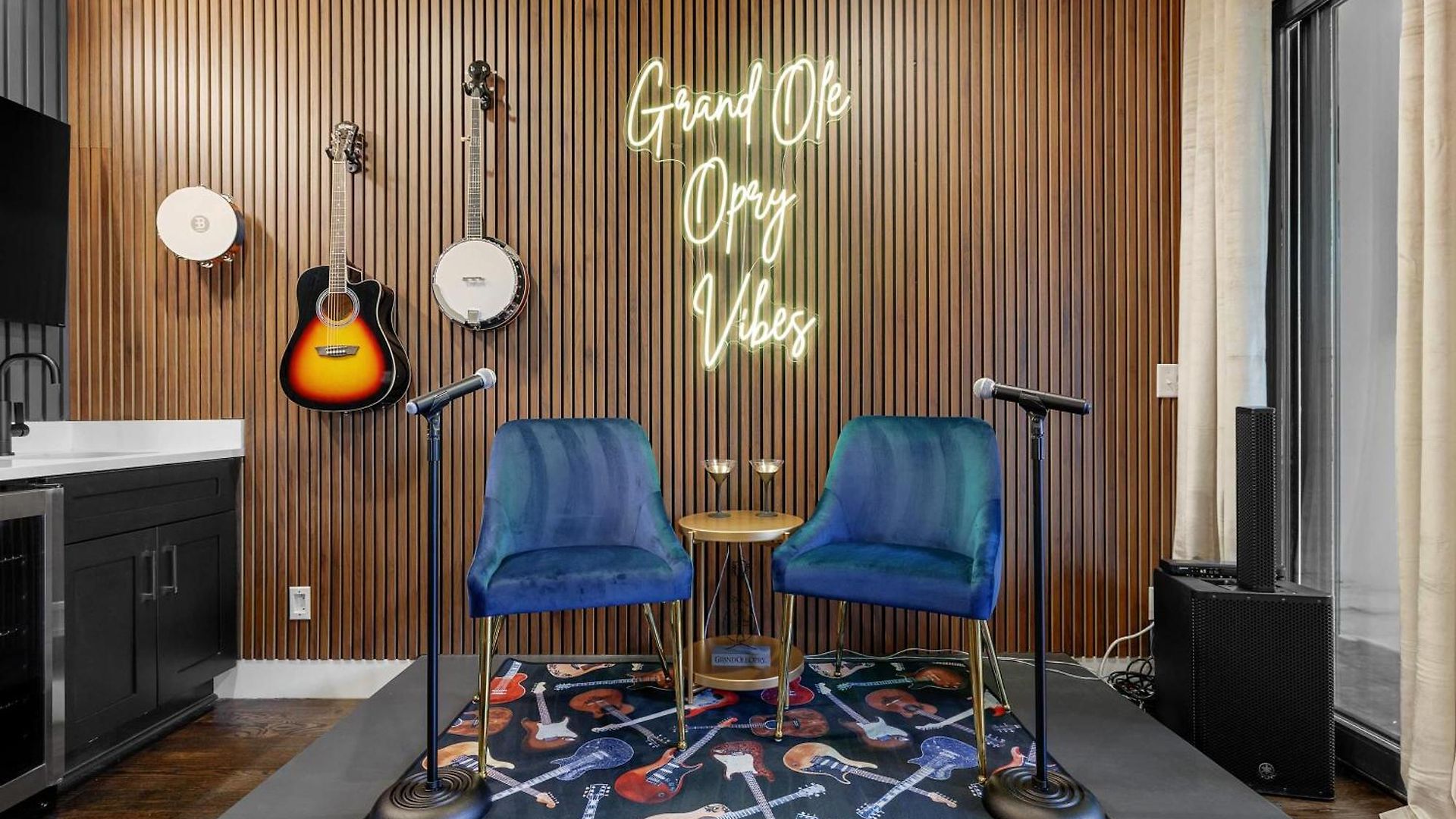 Holiday home Elegant Nash Karaoke Haven With Rooftop Fire Table Nashville