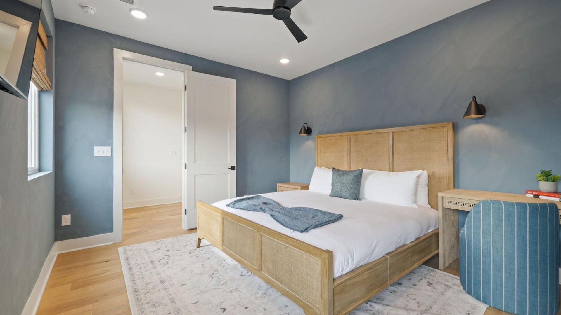 The Elmwood & Ashford - 8br Weho Rooftops Holiday home