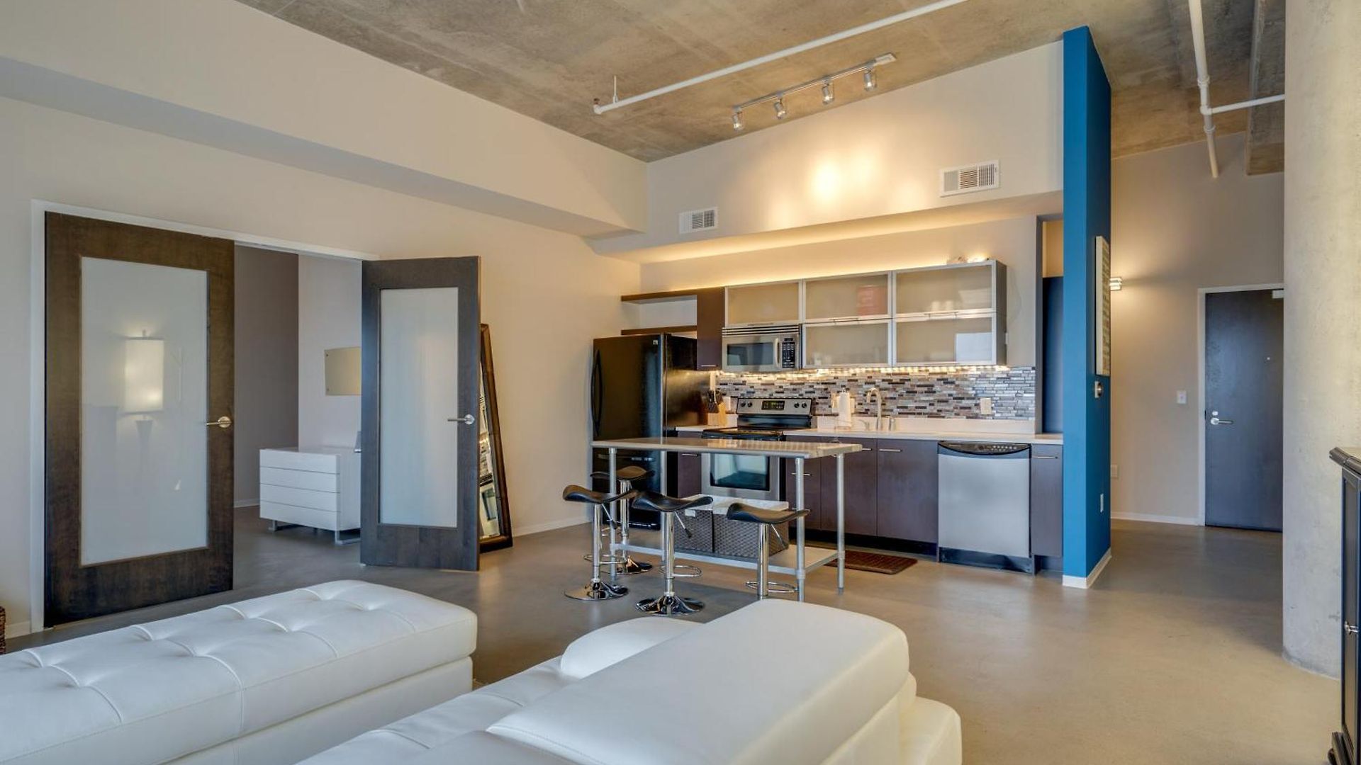 Floor Living 1br 30 Day Min With Rooftop Deck Nashville