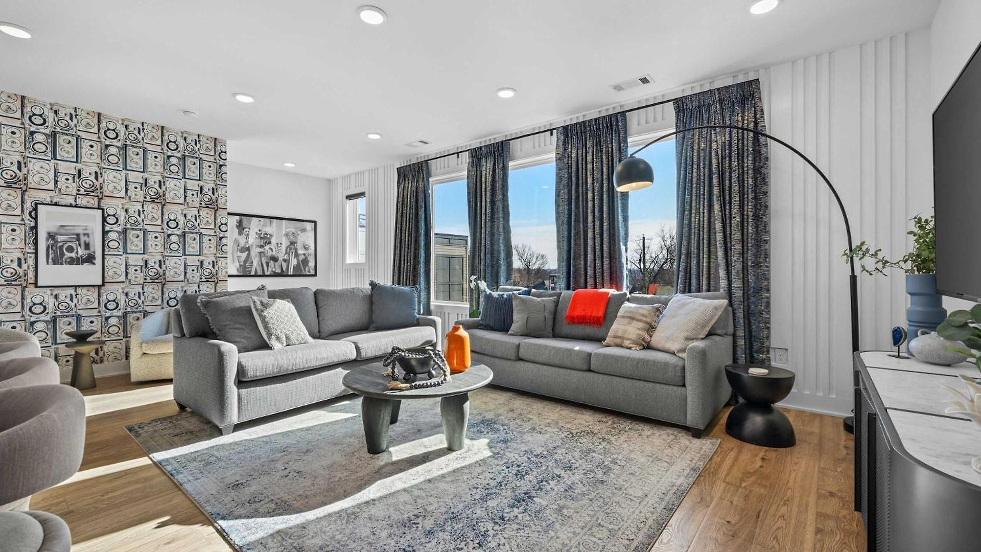 Nash Skyline Views Rooftop With Fire Pit Grill