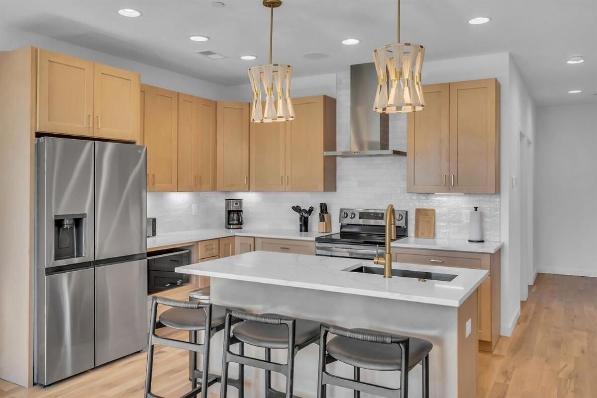Stylish 5br Retreat W Rooftop Hot Tub