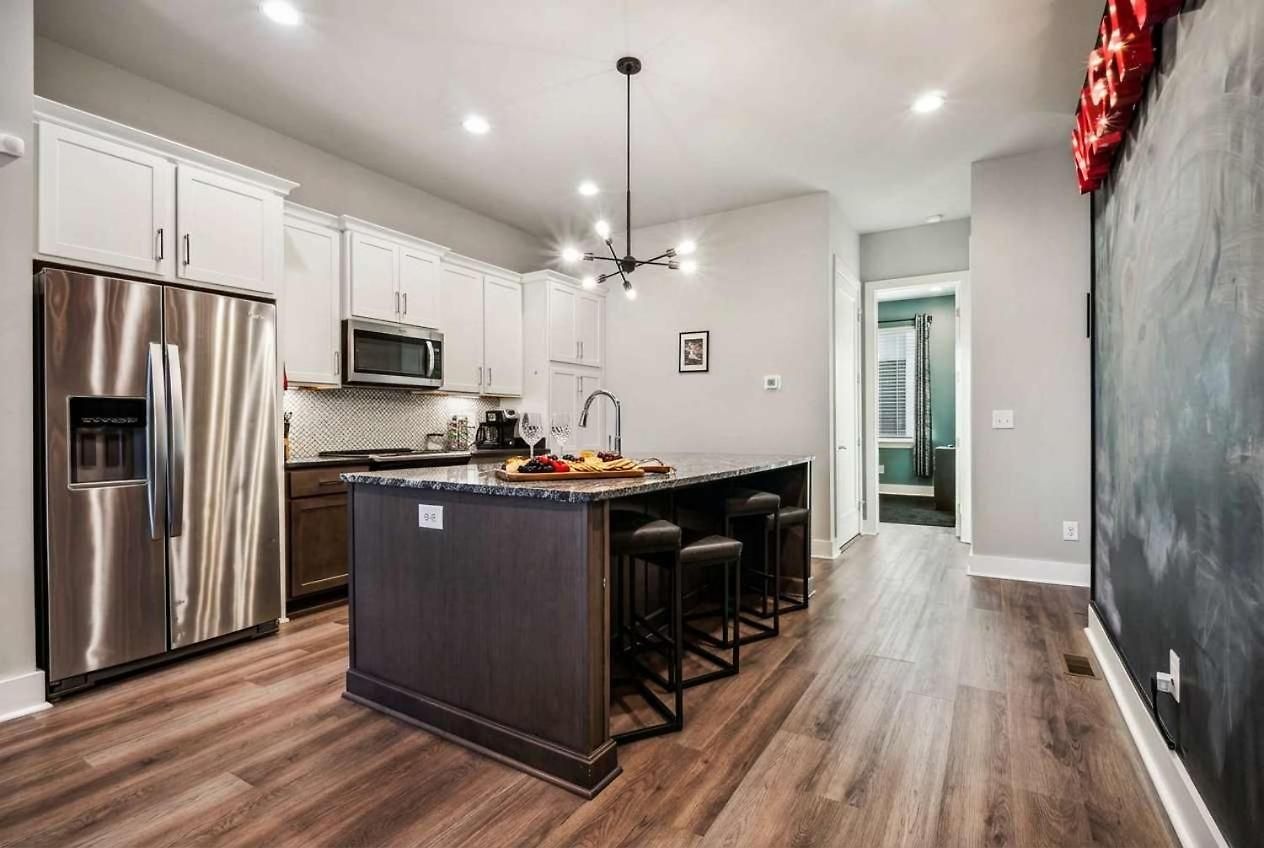 Private With Rooftop Game Near Downtown Holiday home