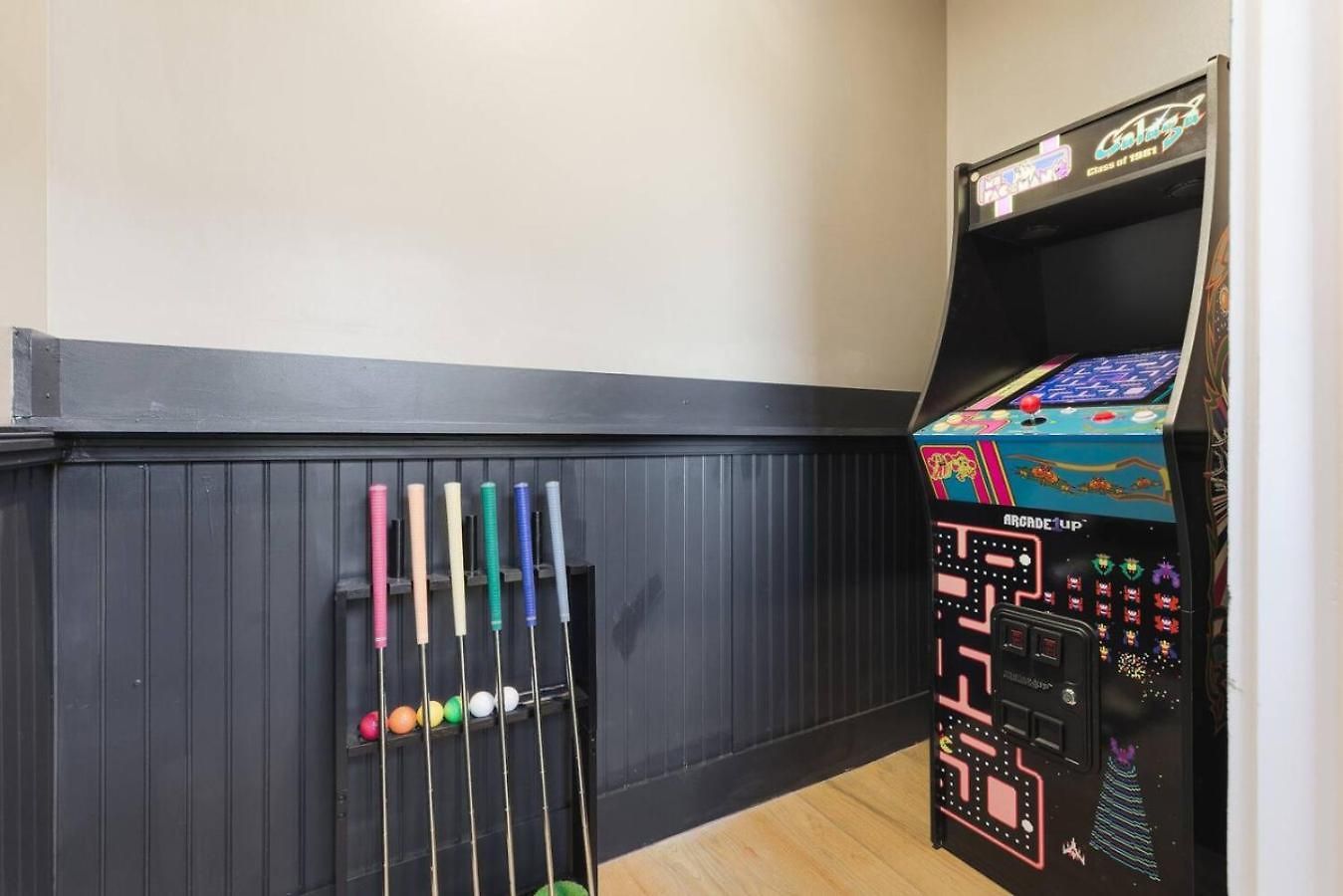 View With Hottub Rooftop Arcade Game And Parking *