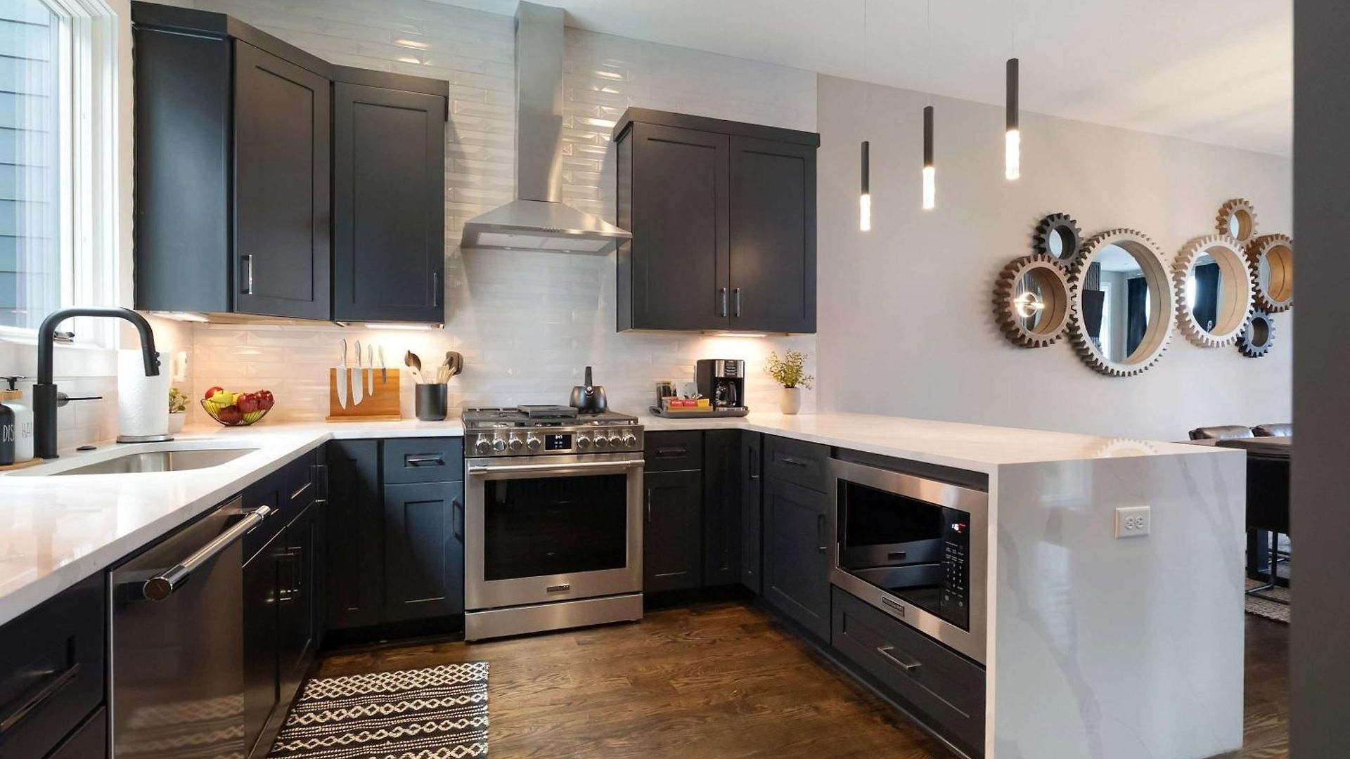 Holiday home 2 Homes! Broadway Views, Rooftops & Karaoke *