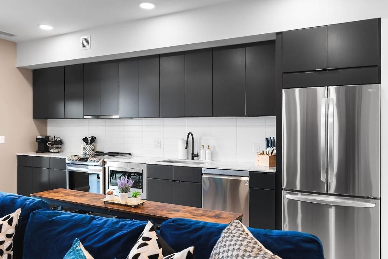 Riverfront Luxury - Walk To Downtown Broadway, Private Patio Holiday home *