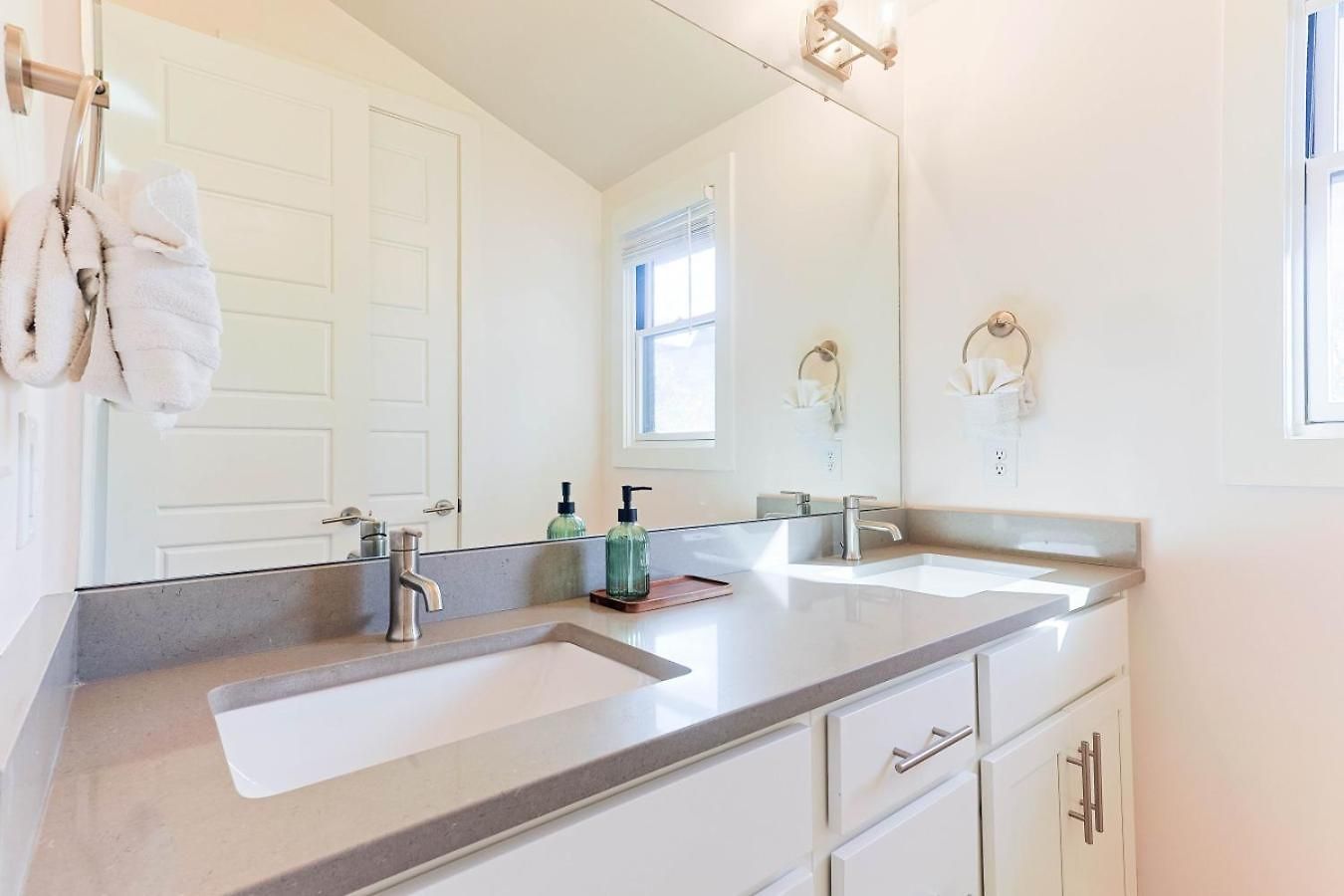Modern Retreat 4 Bedroom 3 5 Ba Walk To East Nash Gems * Nashville