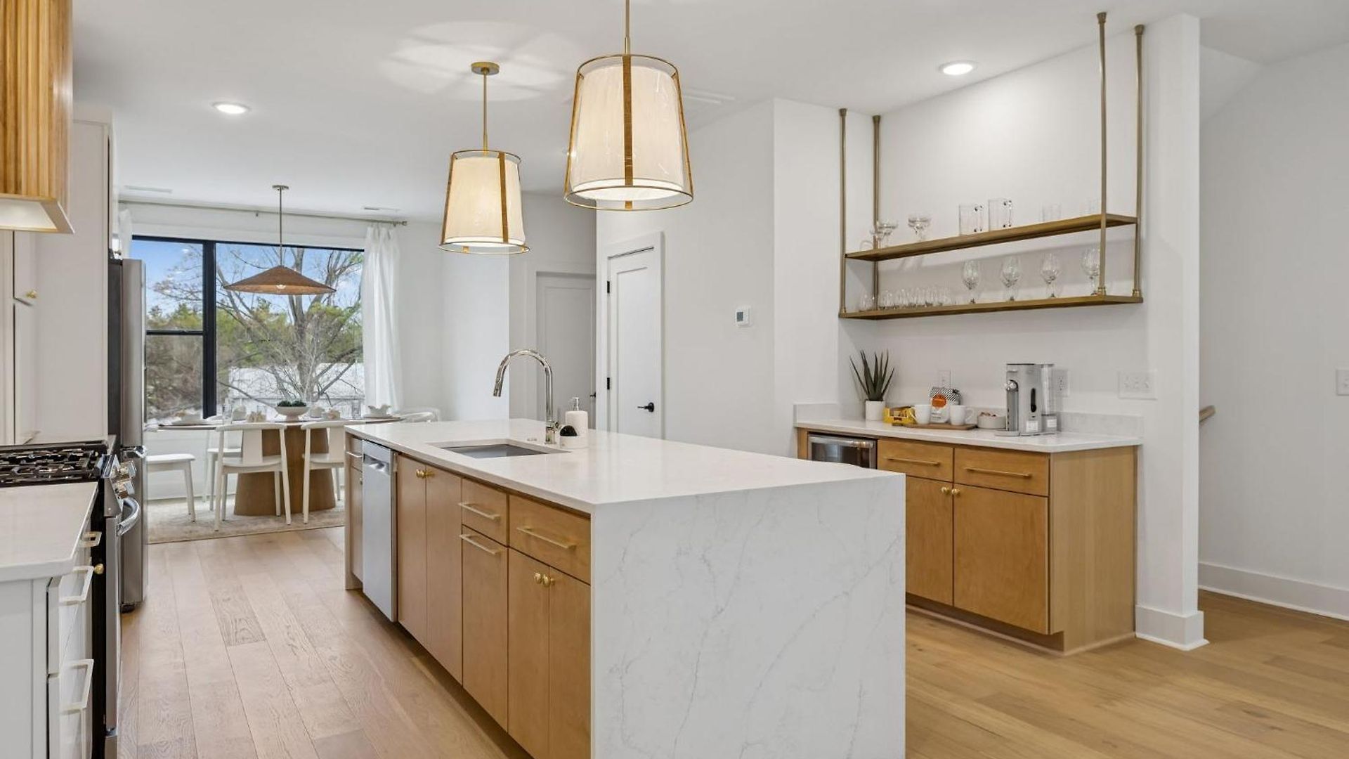 Chic Nash Townhouse Rooftop Patio And Views Holiday home