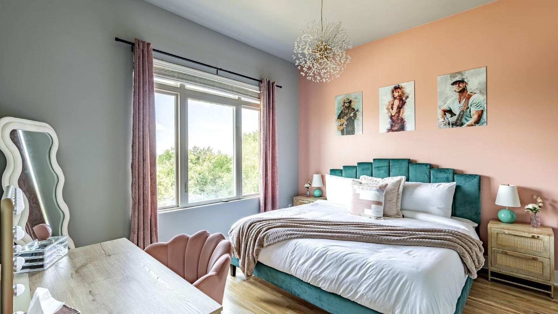 Skyline Rooftop • Game • Sonos Audio Holiday home