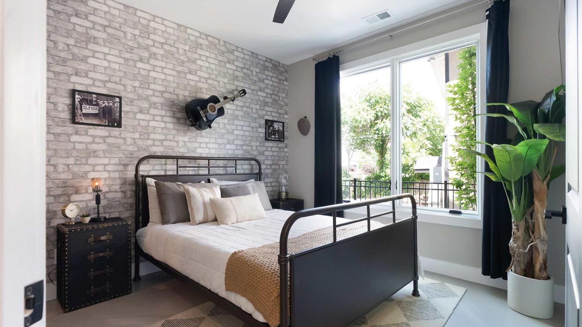 2 Homes! Broadway Views, Rooftops & Karaoke Holiday home Nashville