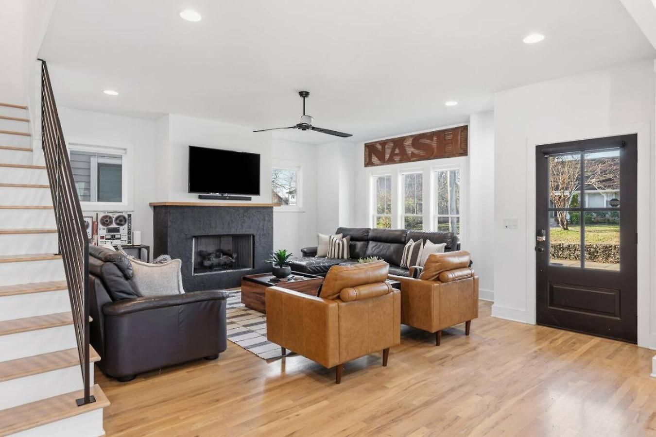 Modern House By Downtown With Garage And Fenced-in Yard Holiday home