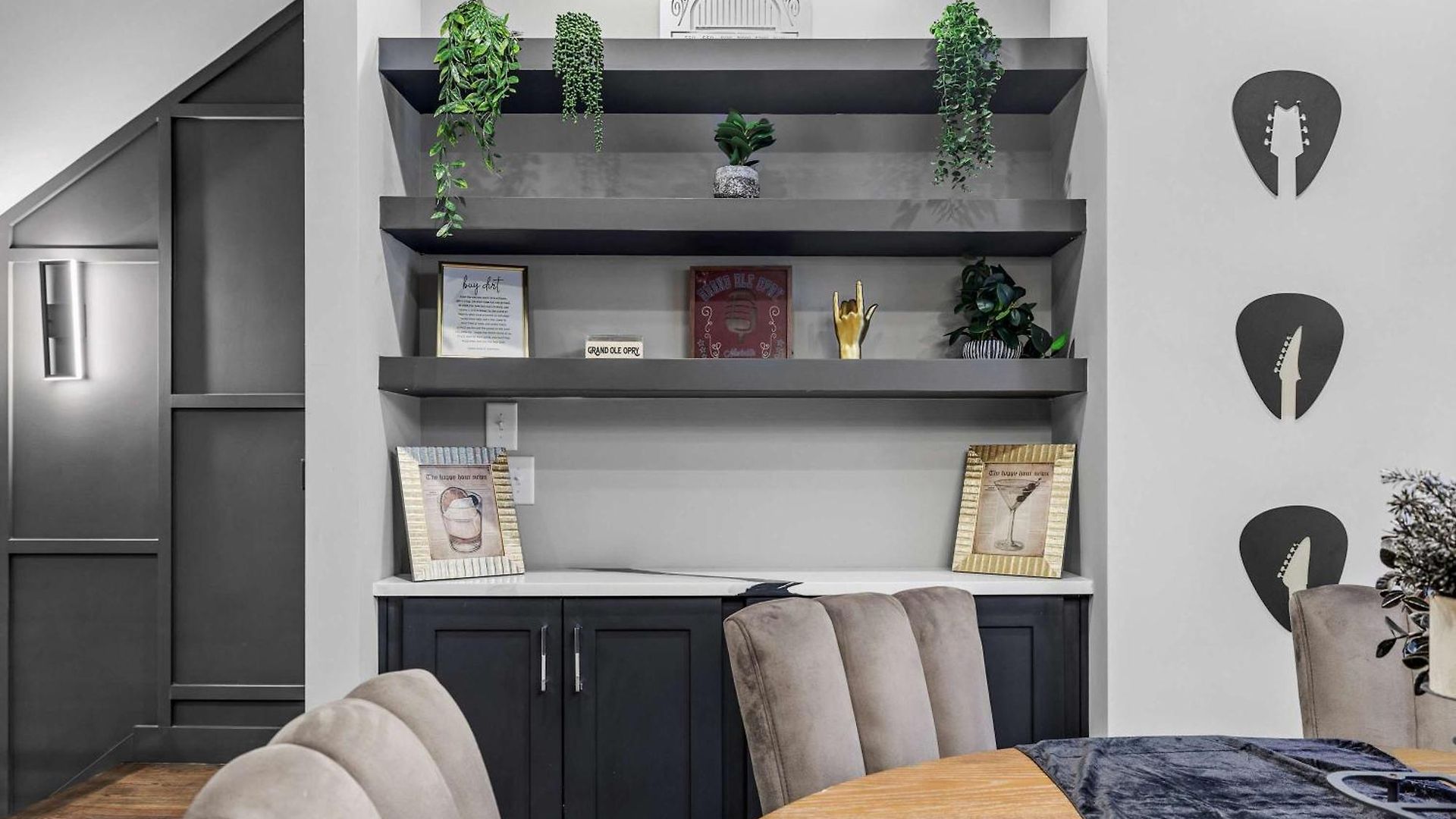 Holiday home Elegant Nash Karaoke Haven With Rooftop Fire Table Nashville