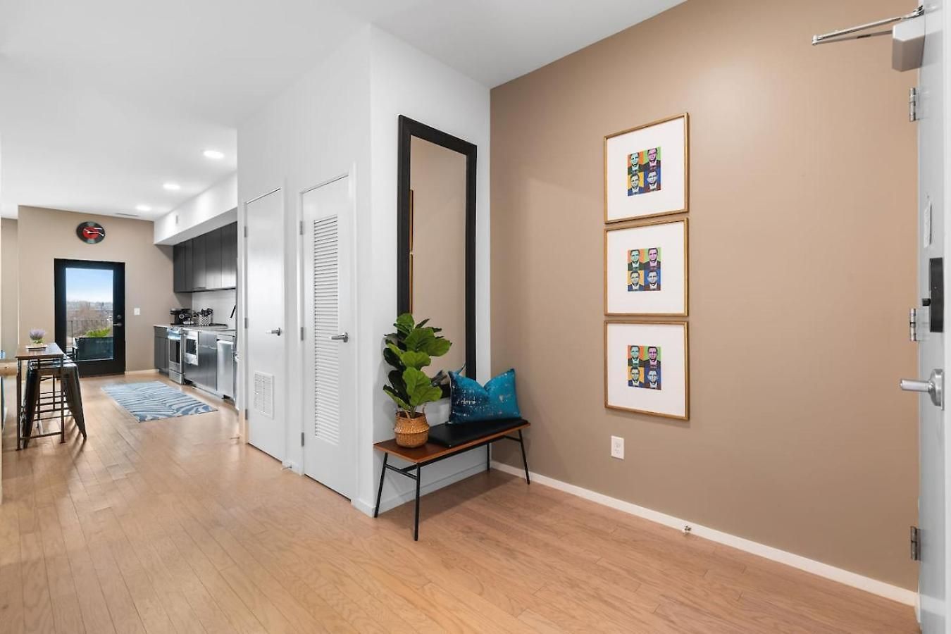 Riverfront Luxury - Walk To Downtown Broadway, Private Patio