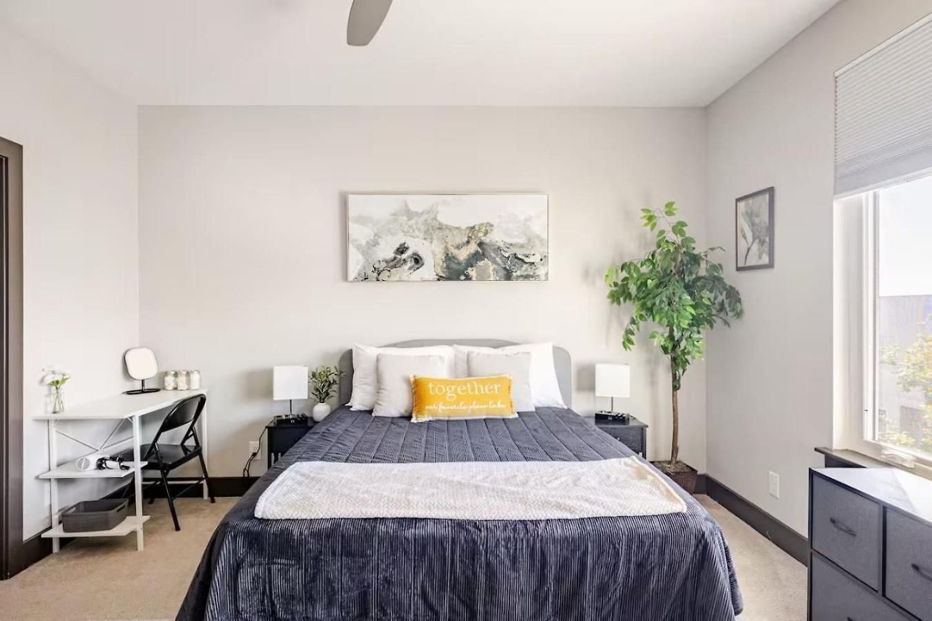 Music Trades Corporate Housing Welcome 3 Bed Holiday home