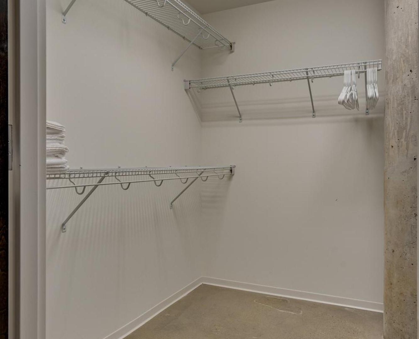 Floor Living 1br 30 Day Min With Rooftop Deck Nashville