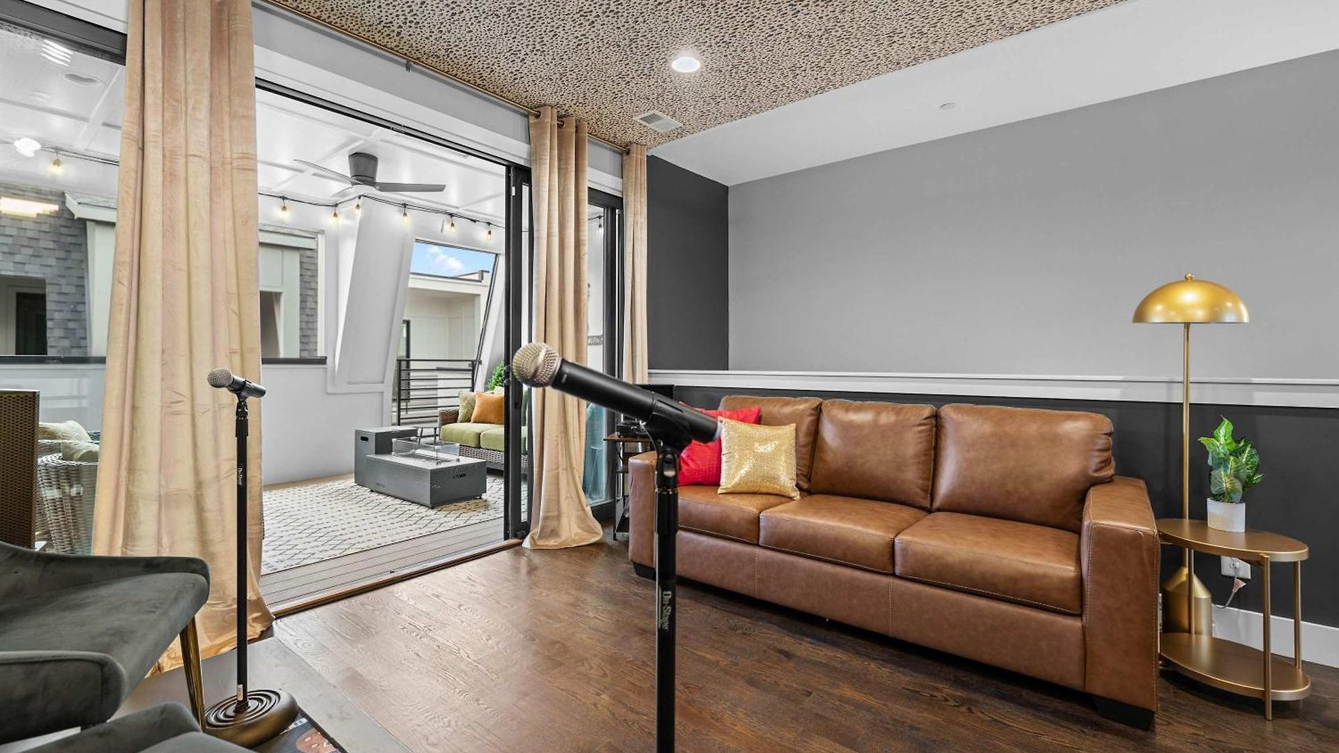 Holiday home Elegant Nash Karaoke Haven With Rooftop Fire Table *
