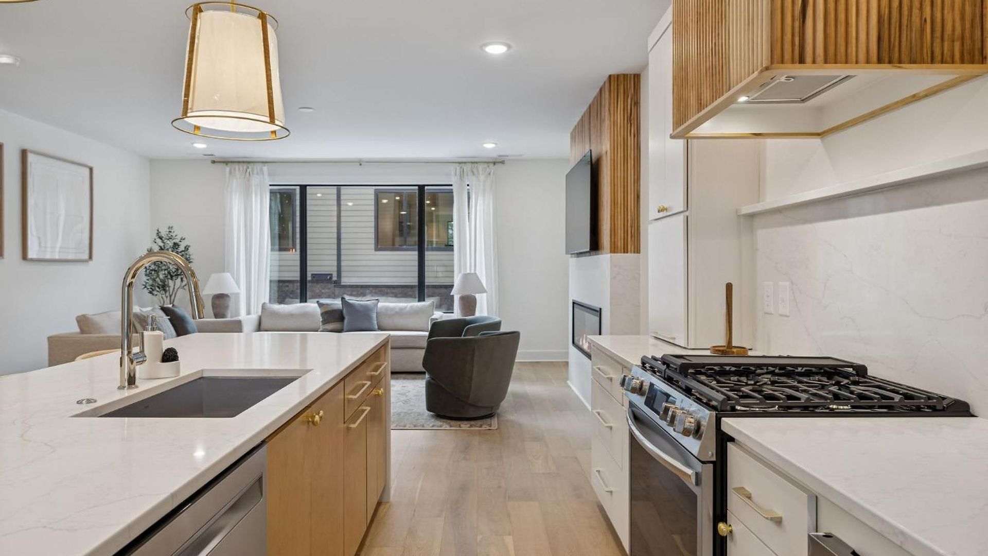 Holiday home Chic Nash Townhouse Rooftop Patio And Views