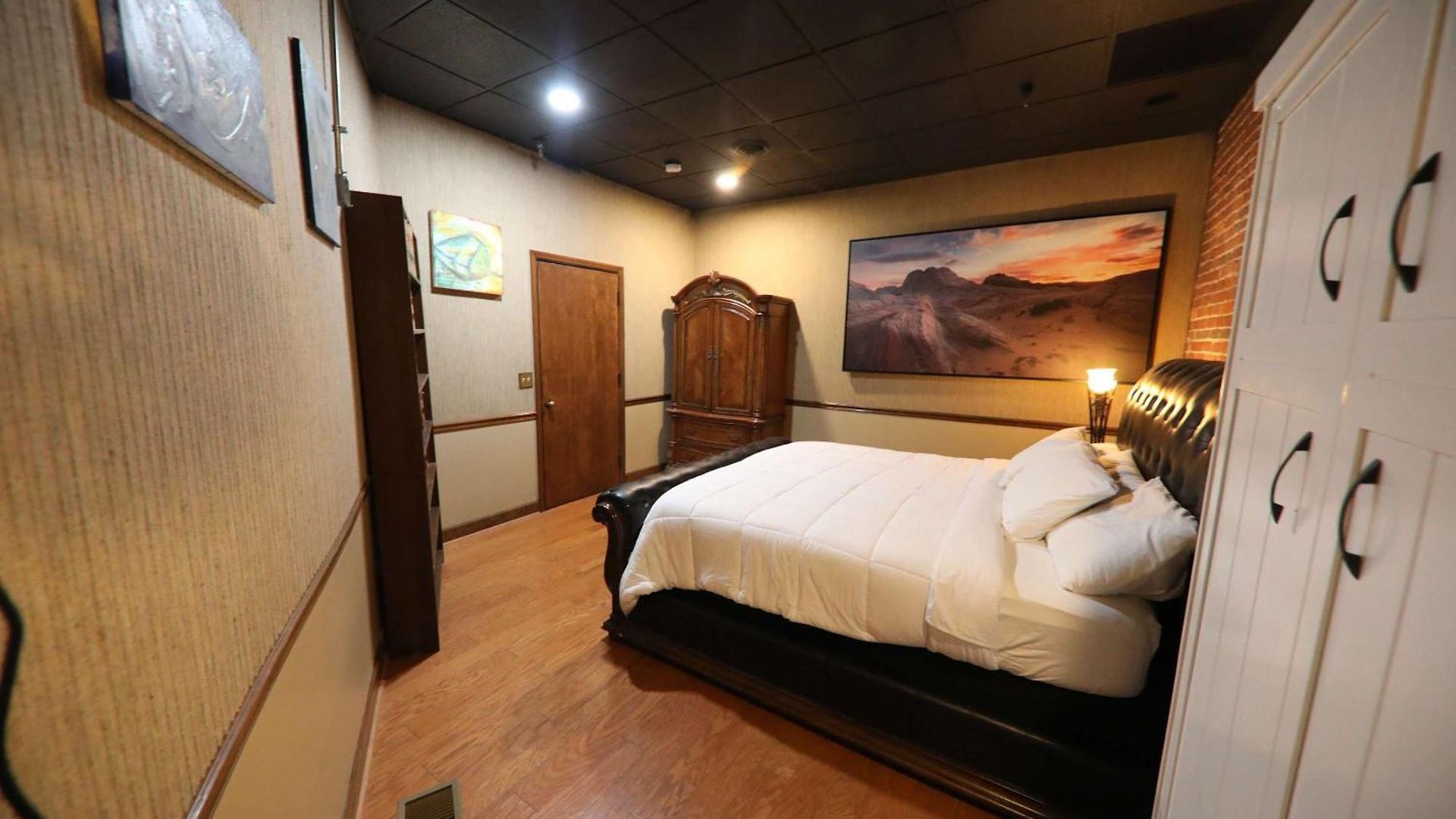 Rockstar Penthouse Speakeasy - Massive By Broadway Holiday home *