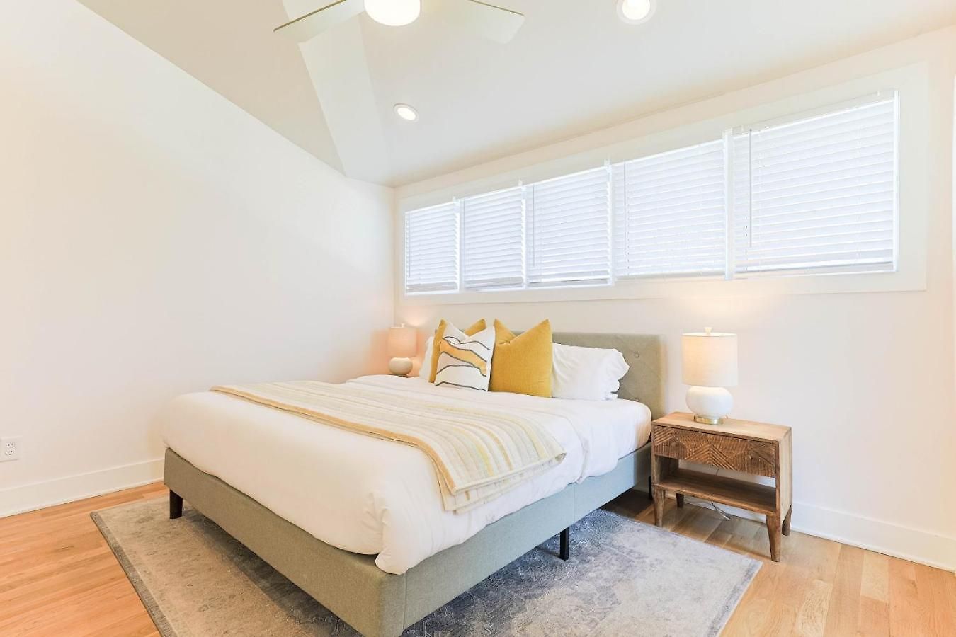 Modern Retreat 4 Bedroom 3 5 Ba Walk To East Nash Gems