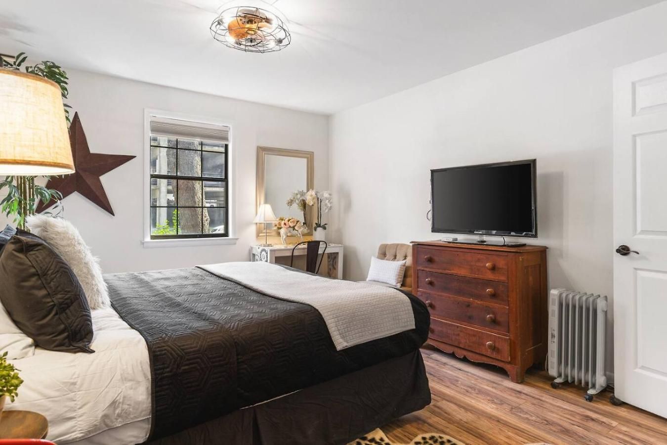 Cozy By Music Row, Walk To Restaurants And Bars Holiday home Nashville