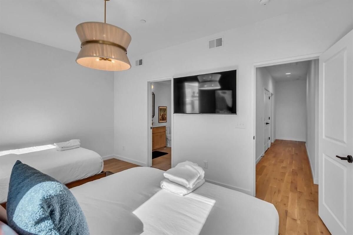 Stylish 5br Retreat W Rooftop Hot Tub * Nashville