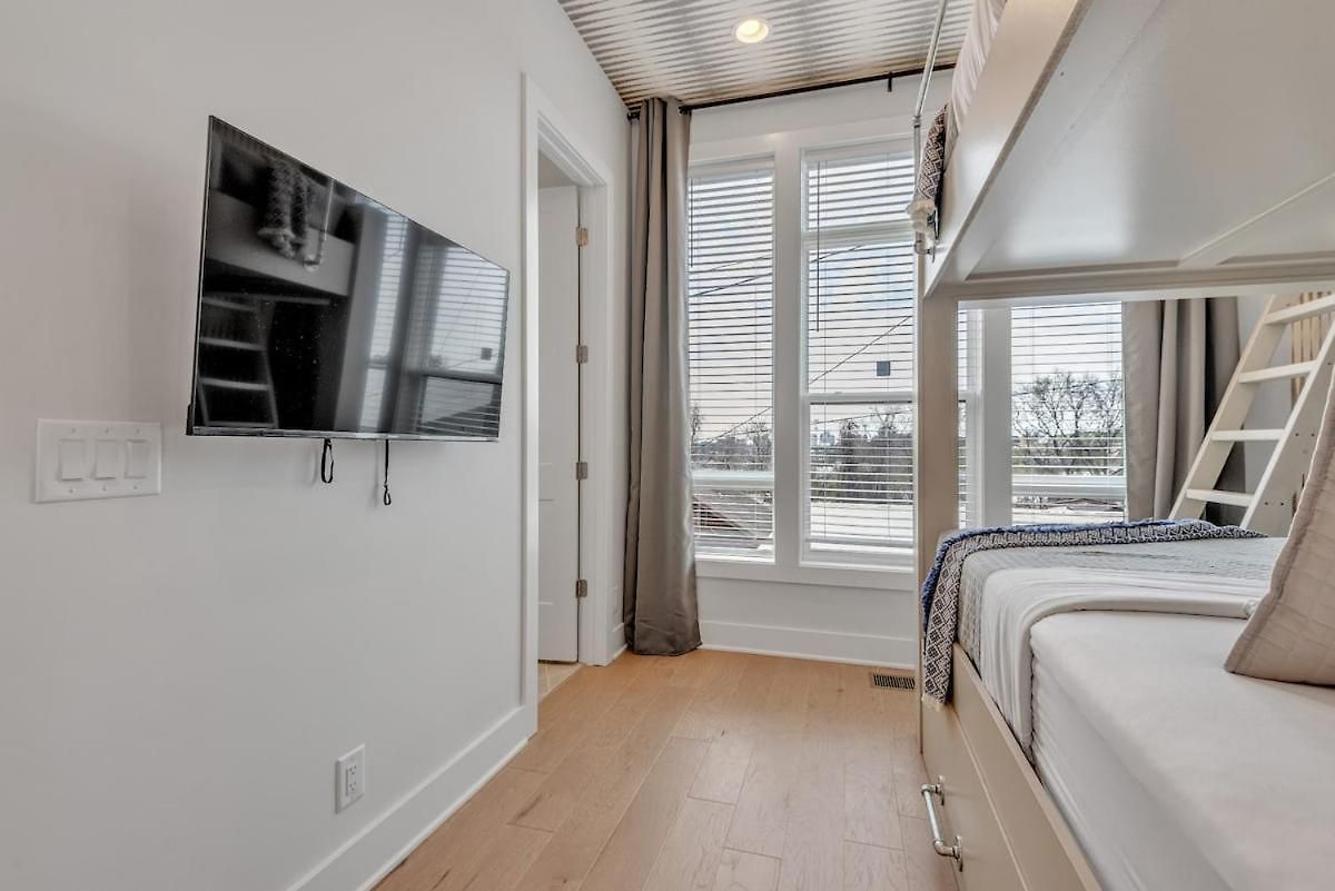 Holiday home Combined Townhome With 26 Beds - 2 Rooftops!
