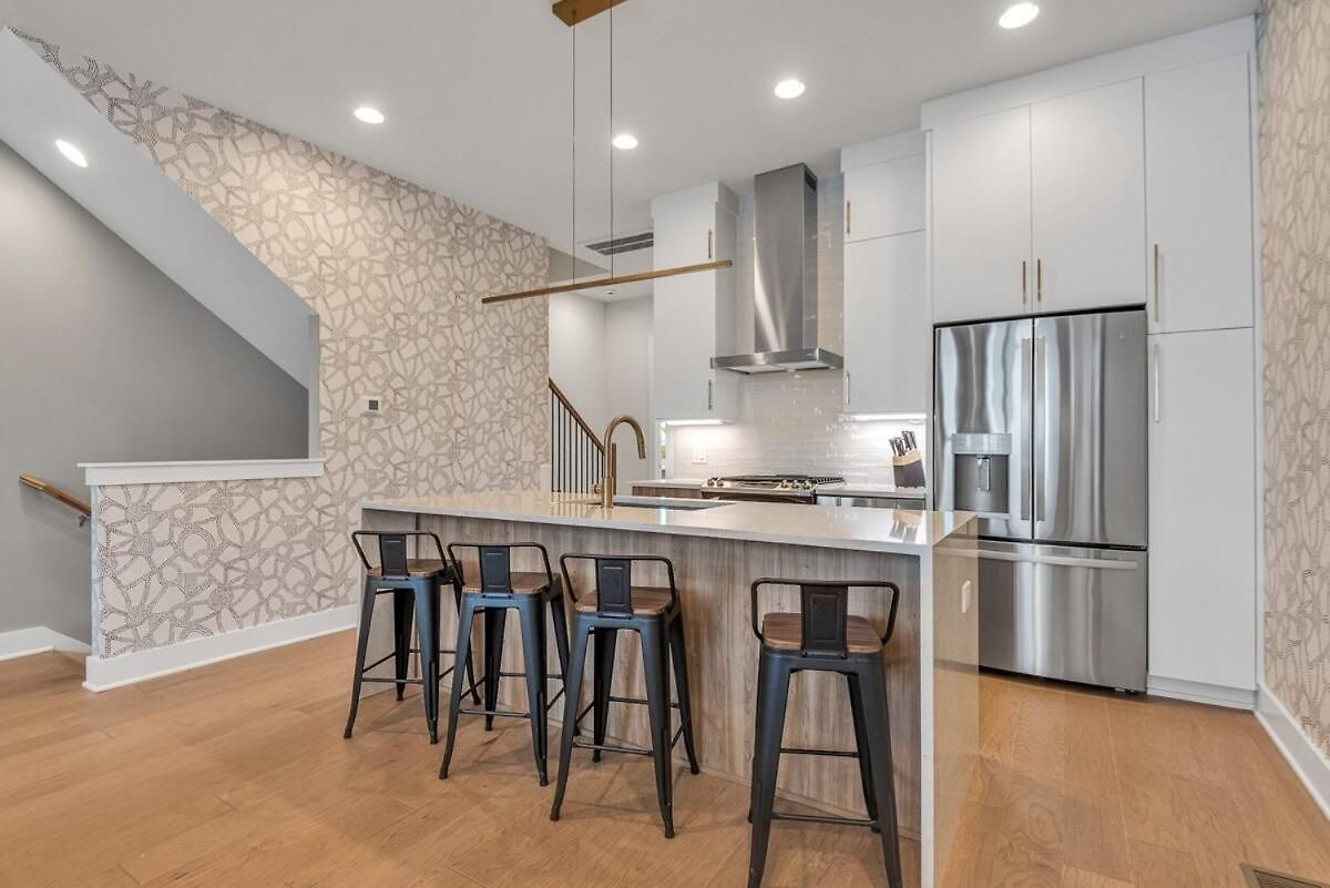 Combined Townhome With 26 Beds - 2 Rooftops!