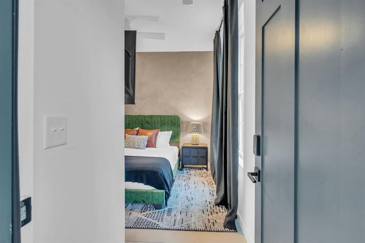 Holiday home Stylish 5br Retreat W Rooftop Hot Tub