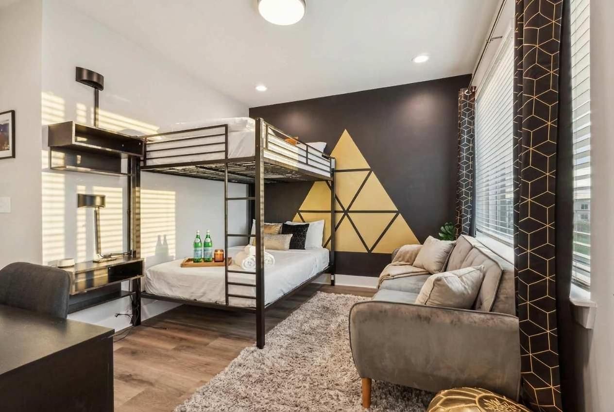 Private With Rooftop Game Near Downtown Holiday home Nashville