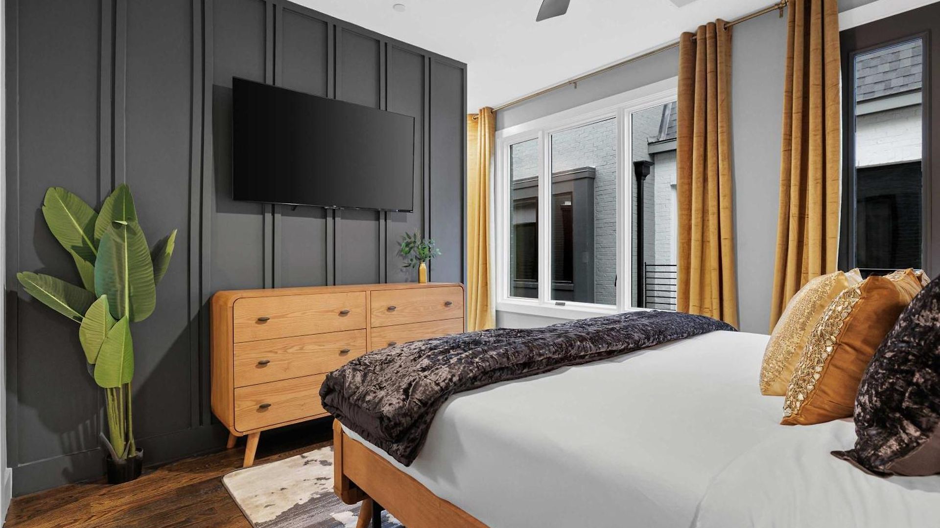 Elegant Nash Karaoke Haven With Rooftop Fire Table Holiday home *