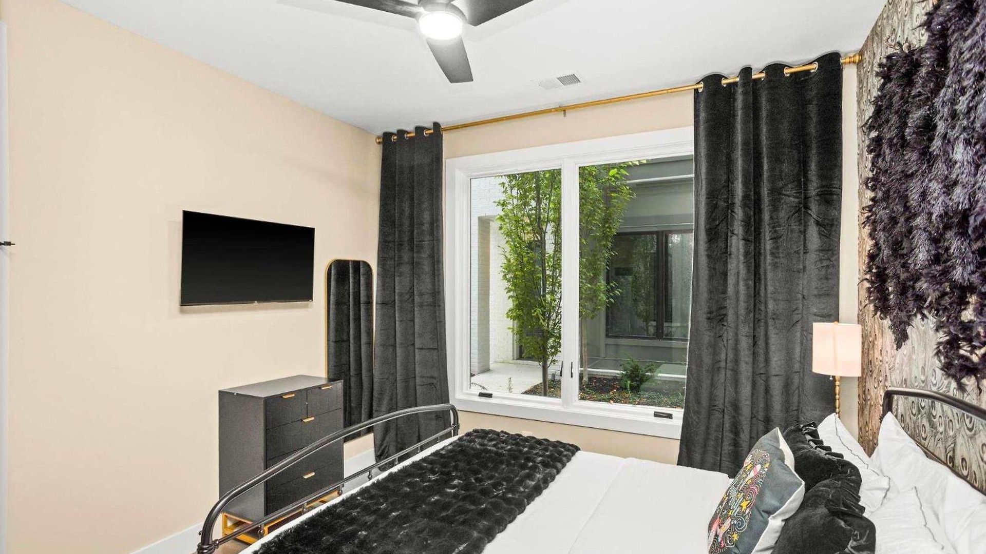 Holiday home 2 Homes! Broadway Views, Rooftops & Karaoke Nashville