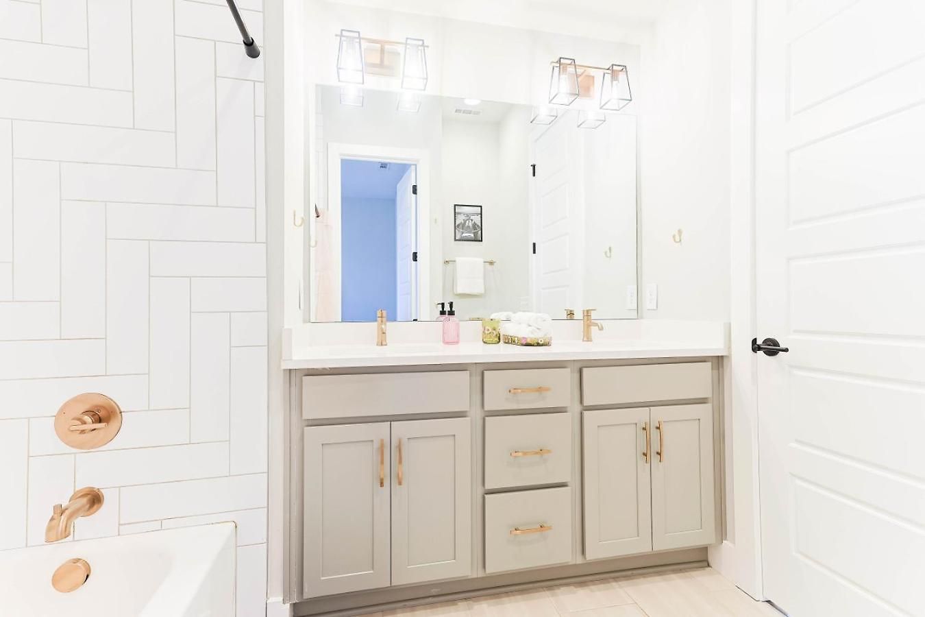Holiday home Glam Bachelorette Stage & Neon Vibes *
