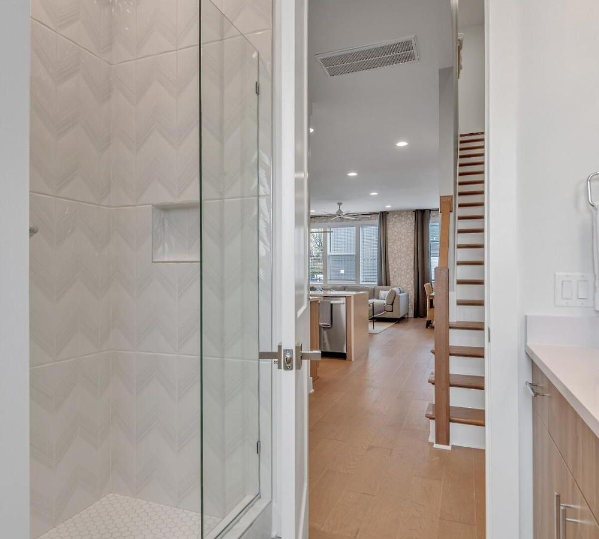 Combined Townhome With 26 Beds - 2 Rooftops!