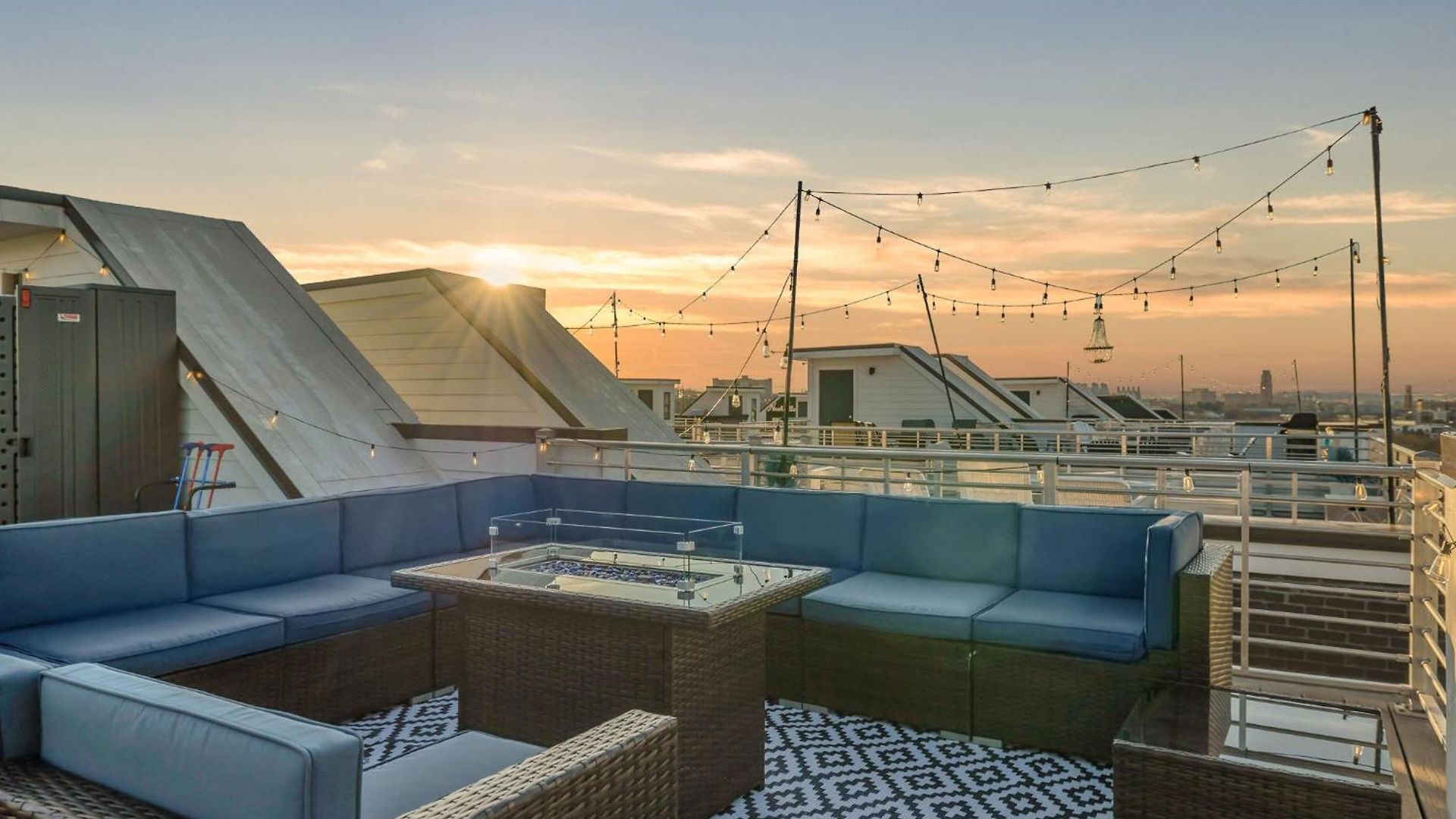 The Skyline Social - Retreat & Private Rooftop Holiday home Nashville