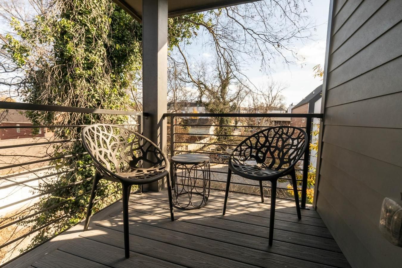 Modern Retreat 4 Bedroom 3 5 Ba Walk To East Nash Gems Holiday home *