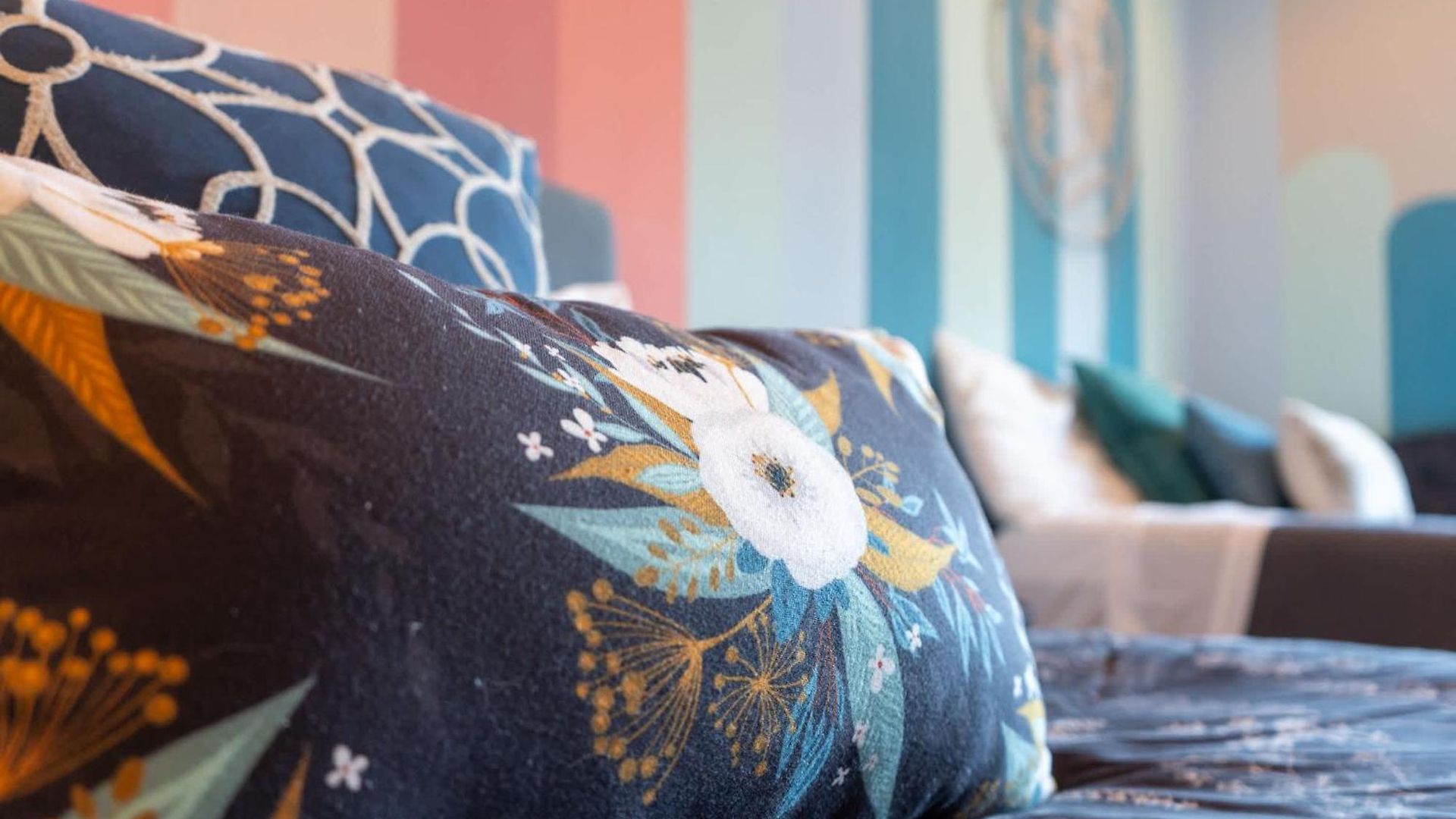 Vivid Vocals - Rooftop Views In 12 South Holiday home