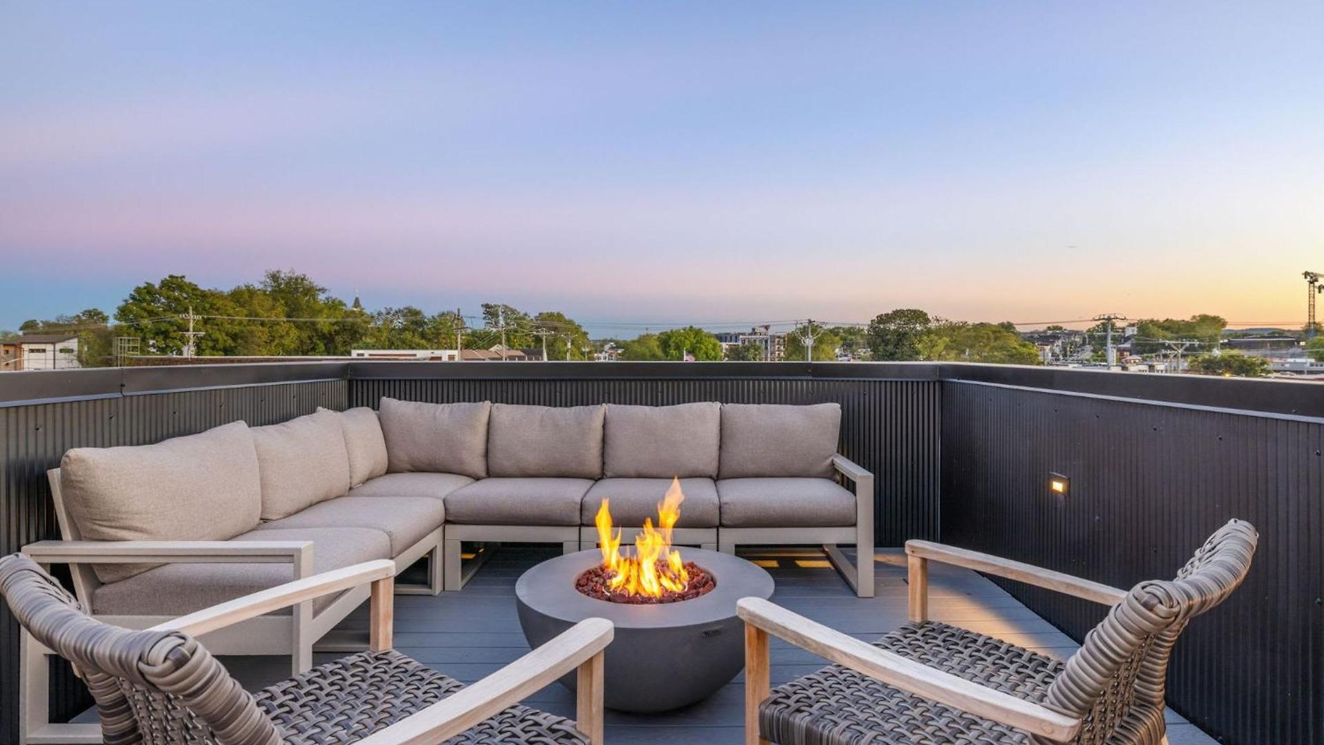 The Elmwood & Ashford - 8br Weho Rooftops Holiday home Nashville