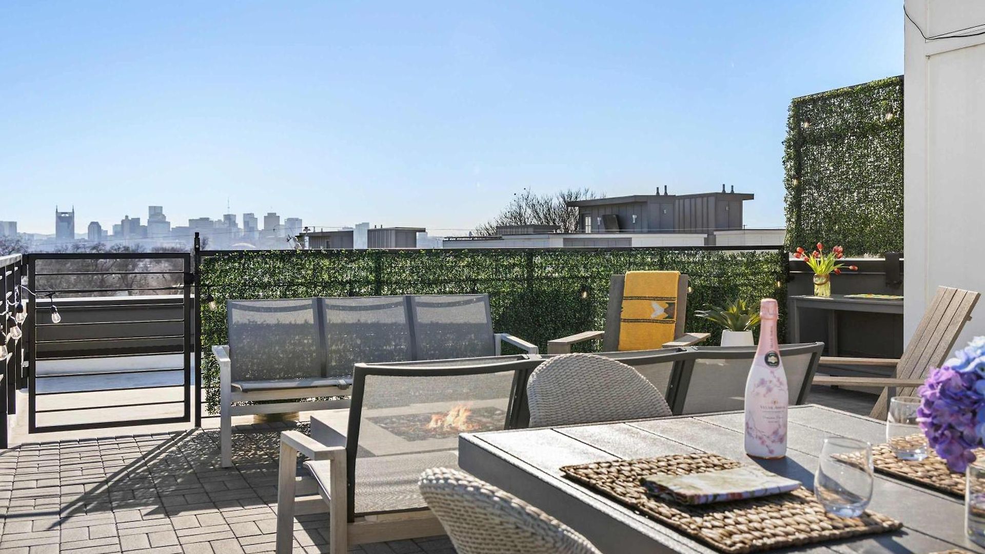 Nash Skyline Views Rooftop With Fire Pit Grill Holiday home *