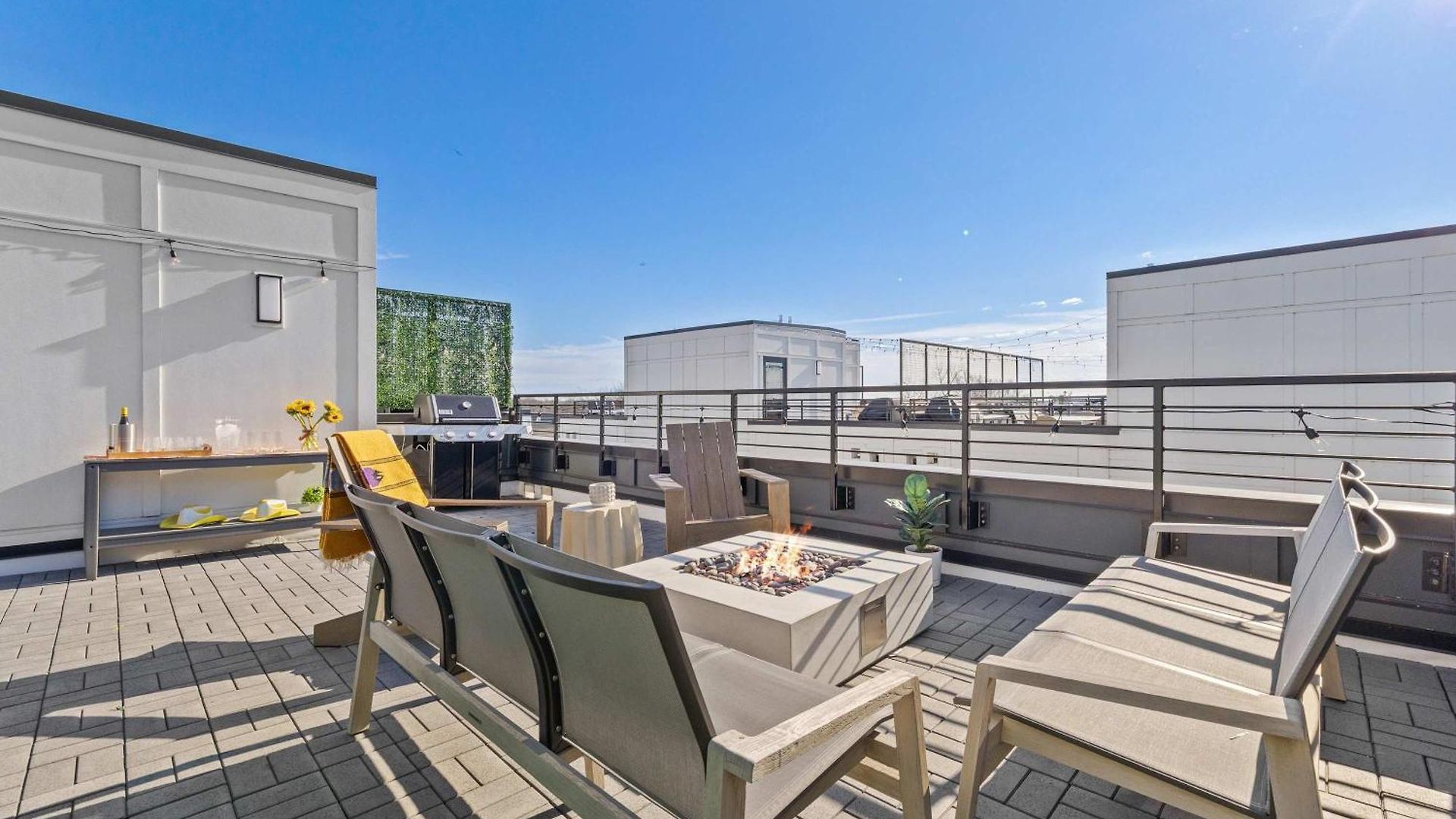 Holiday home Skyline Views Rooftop Retreat Fire Pit Grill *
